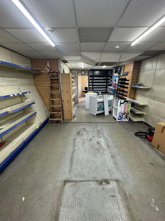 Property photo 2 of 11 Shop1