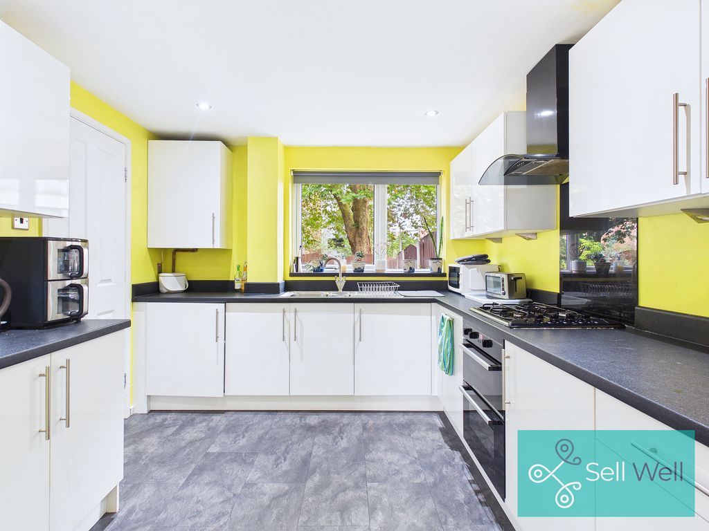 Property photo 2 of 10 Kitchen