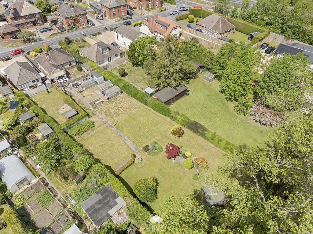 Property photo 1 of 26 Eastfield Lane