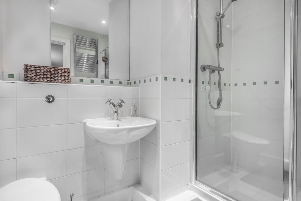 Property photo 3 of 10 Bathroom