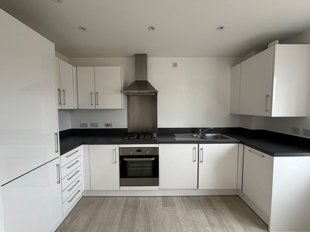 Property photo 3 of 7 Kitchen