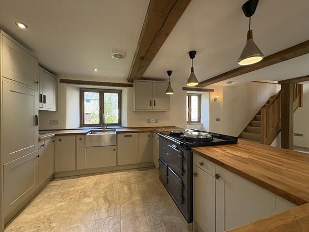 Property photo 3 of 18 Kitchen