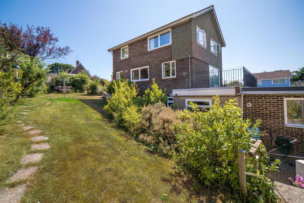 Property photo 3 of 33