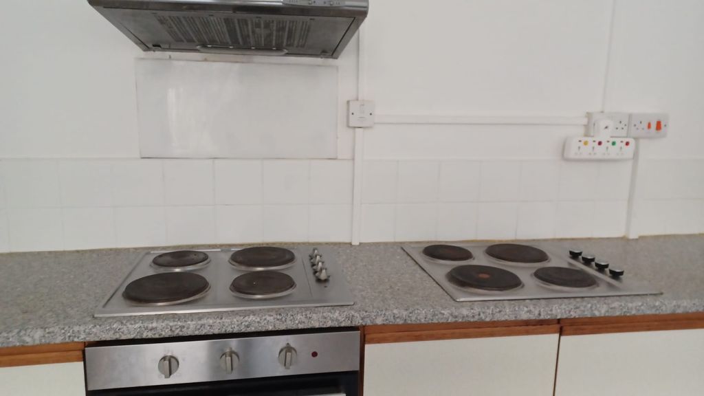 Property photo 2 of 32