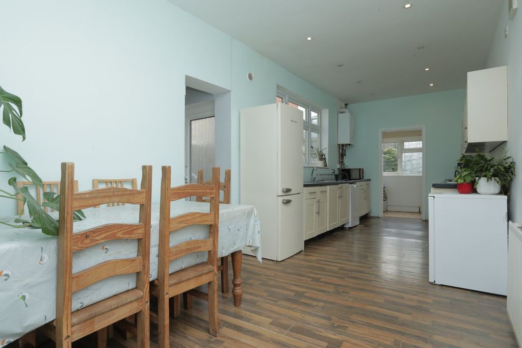 Property photo 3 of 14 Picture 3