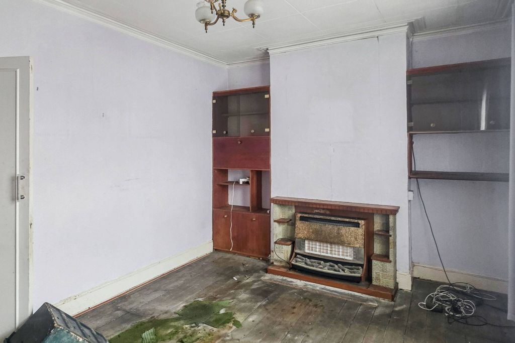 Property photo 2 of 26 43 Rothschild Road, Chiswick, London, W4 5Ht