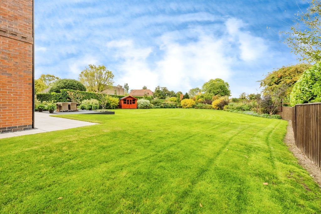 Property photo 3 of 28