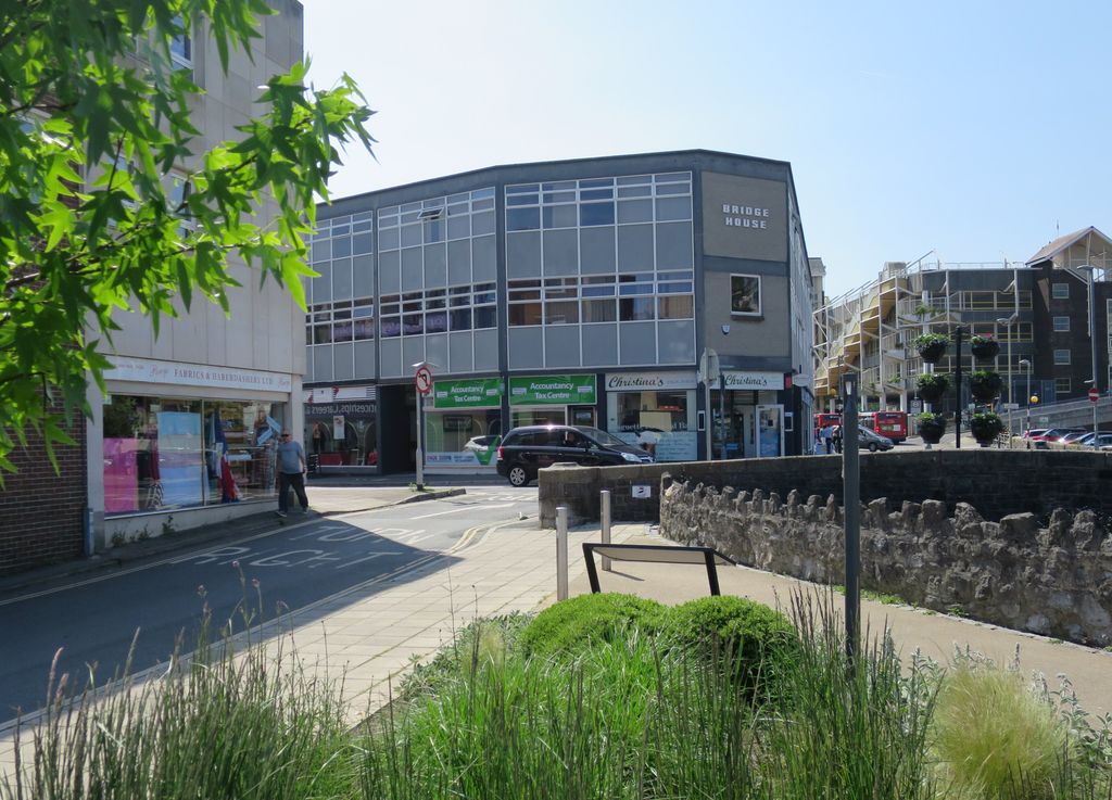 Property photo 1 of 3