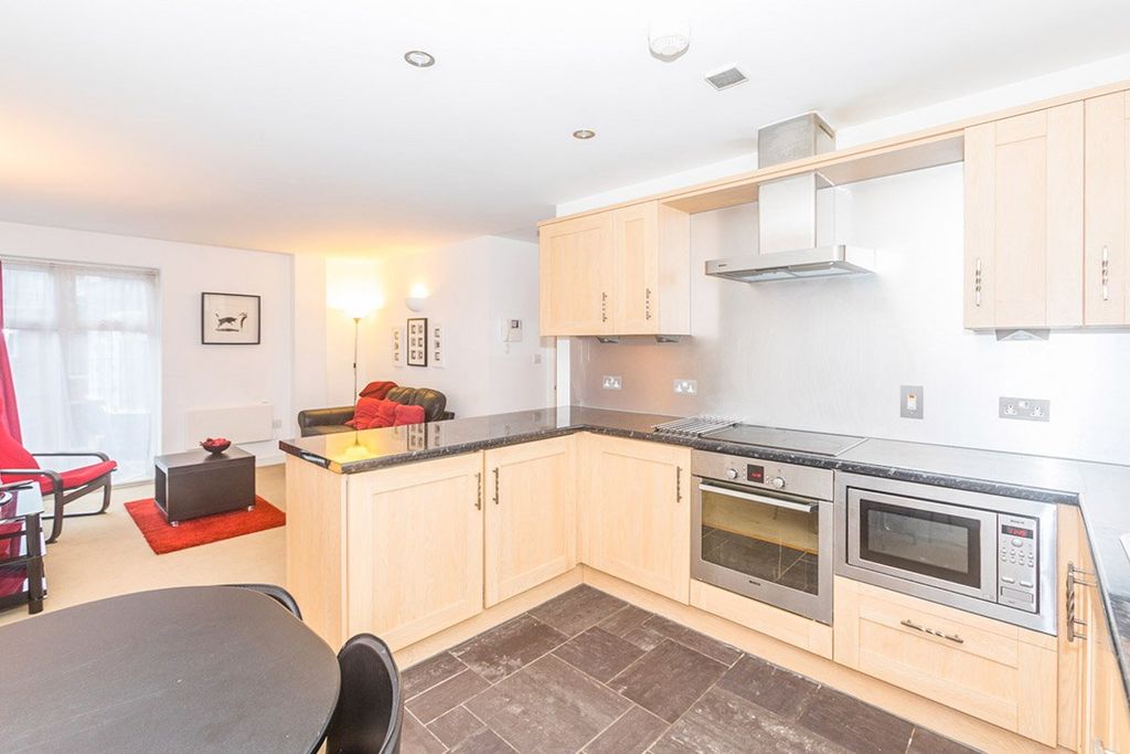 Property photo 3 of 12 Kit