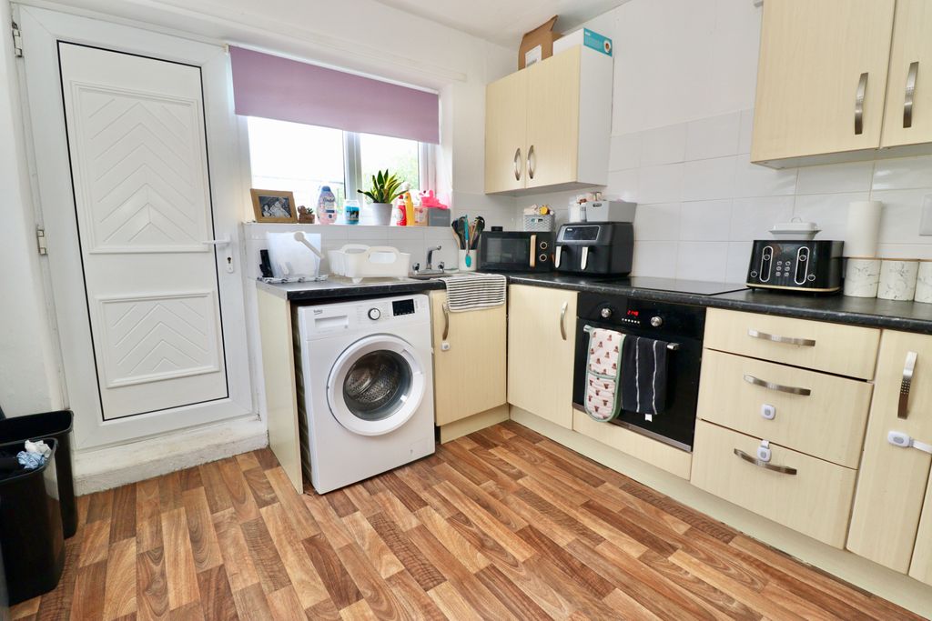 Property photo 2 of 13 Img_9843