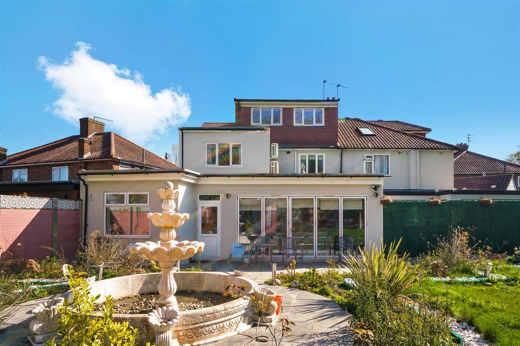 Property photo 2 of 20 63 Ashness Gardens - Svtx4G03Ui9Kq8N9Fncc.Jpg