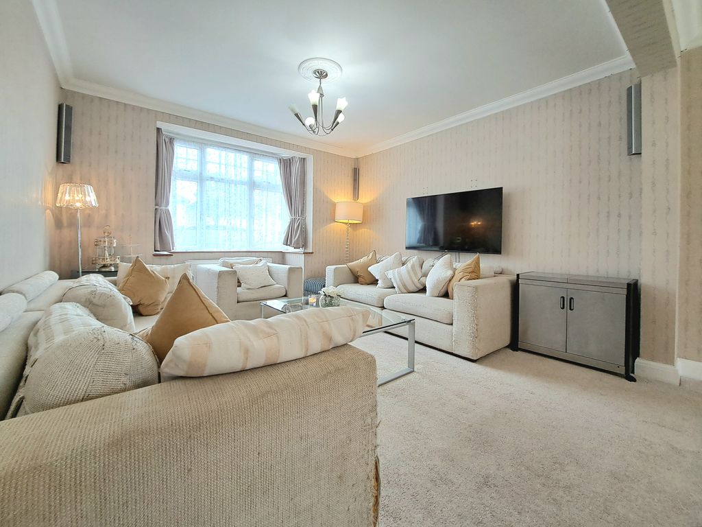 Property photo 3 of 27