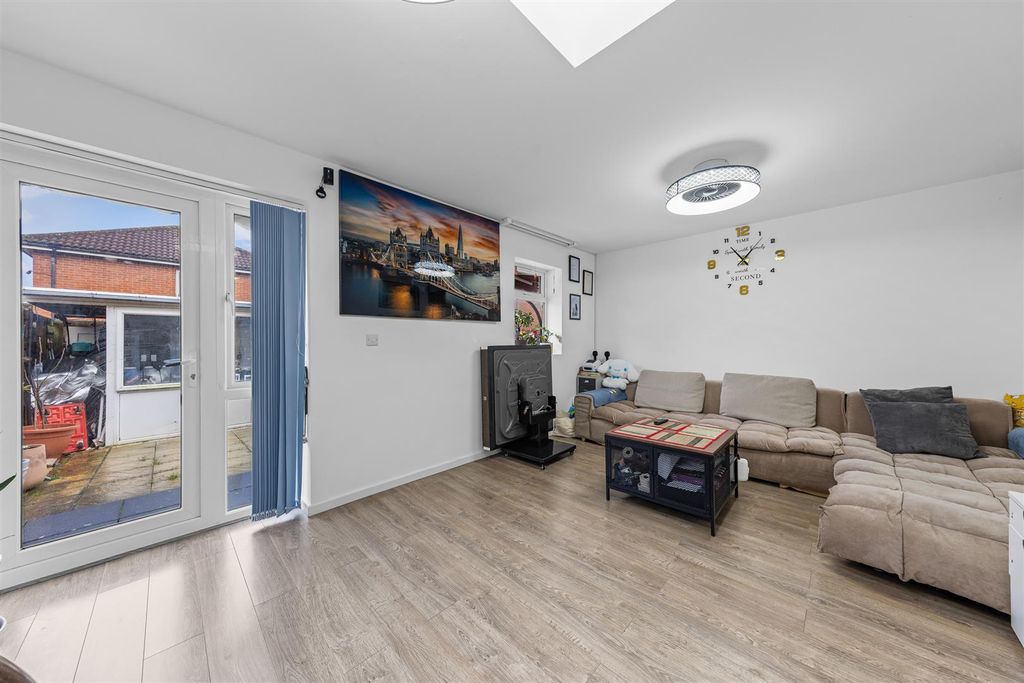 Property photo 3 of 17 13Quantockcresweb15.Jpg