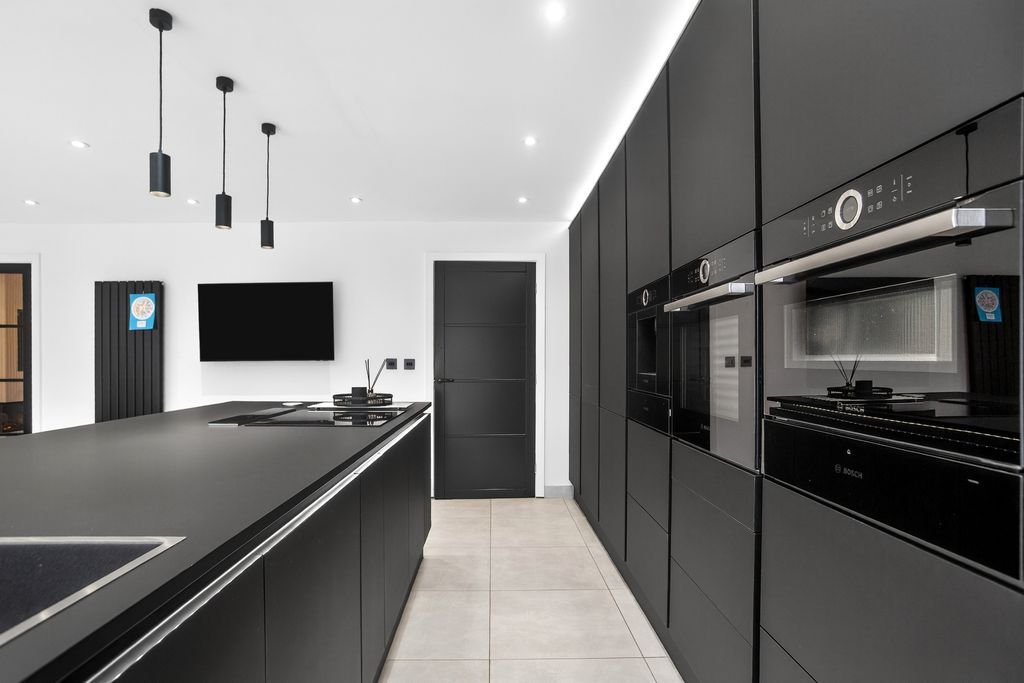 Property photo 3 of 30