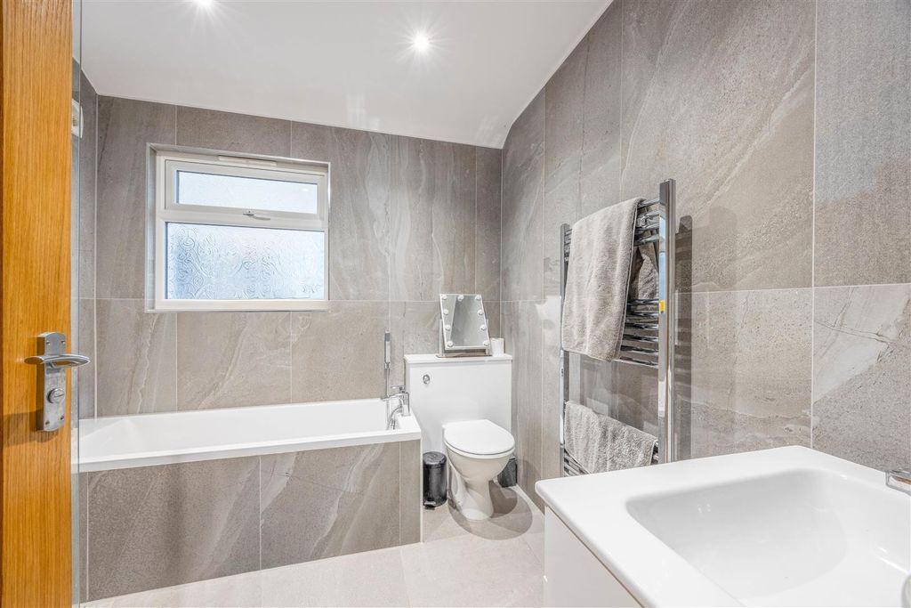 Property photo 3 of 16 Bathroom