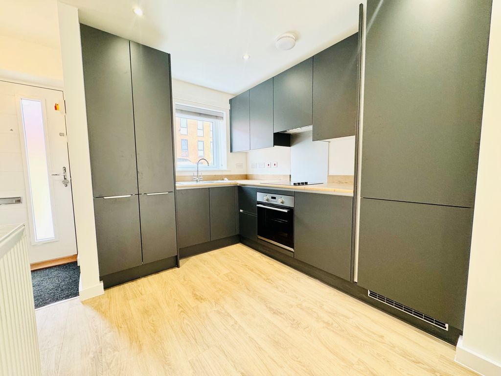 Property photo 3 of 7 Kitchen