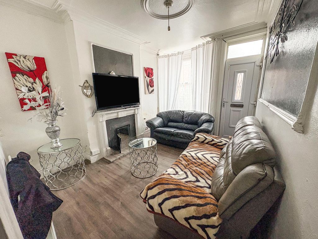 Property photo 2 of 11 Living Room