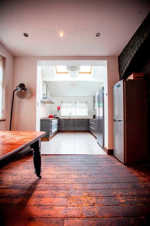 Property photo 2 of 10 Bright Modern Kitchen With Dining Space...