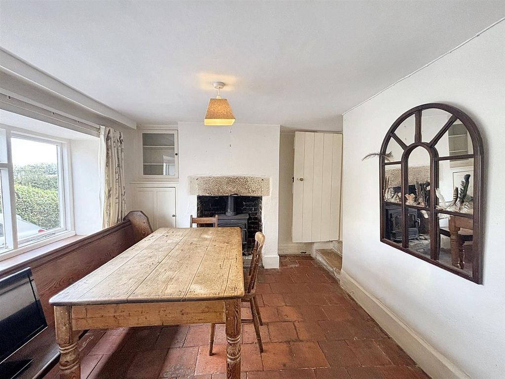 Property photo 3 of 23 Dining Room.Jpg