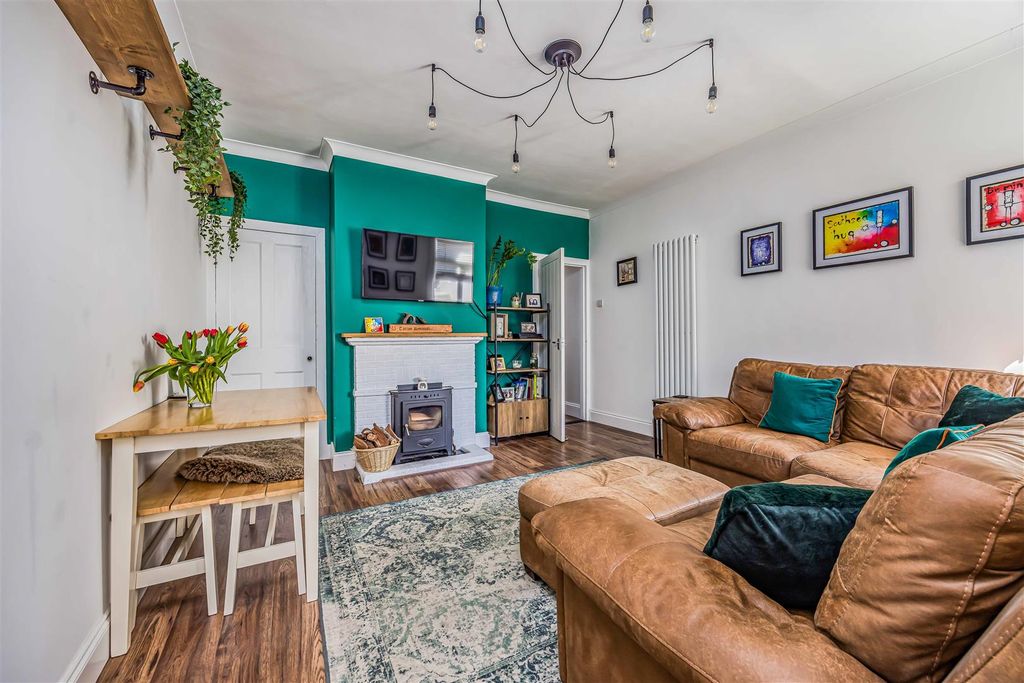 Property photo 3 of 18 131 Methuen Road, Southsea-Small-Porticomarketing-