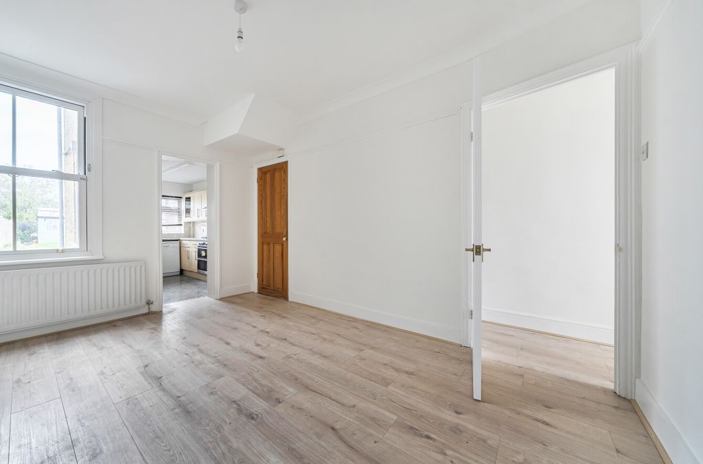 Property photo 3 of 14 Dining1