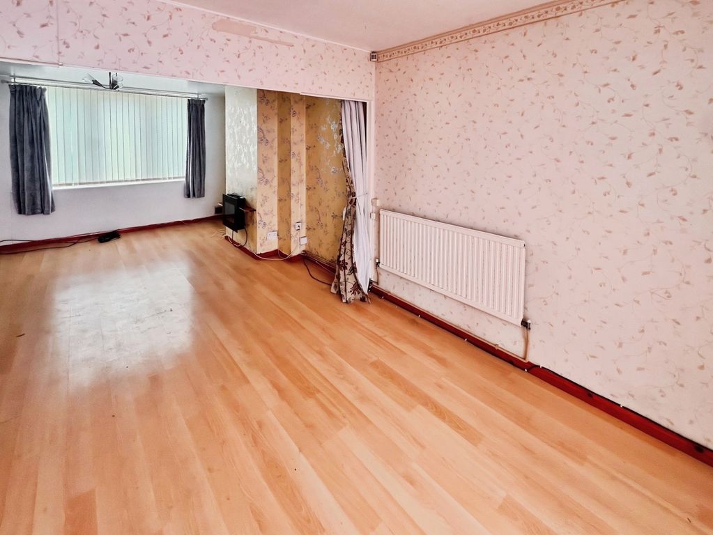 Property photo 3 of 11 Dining Room