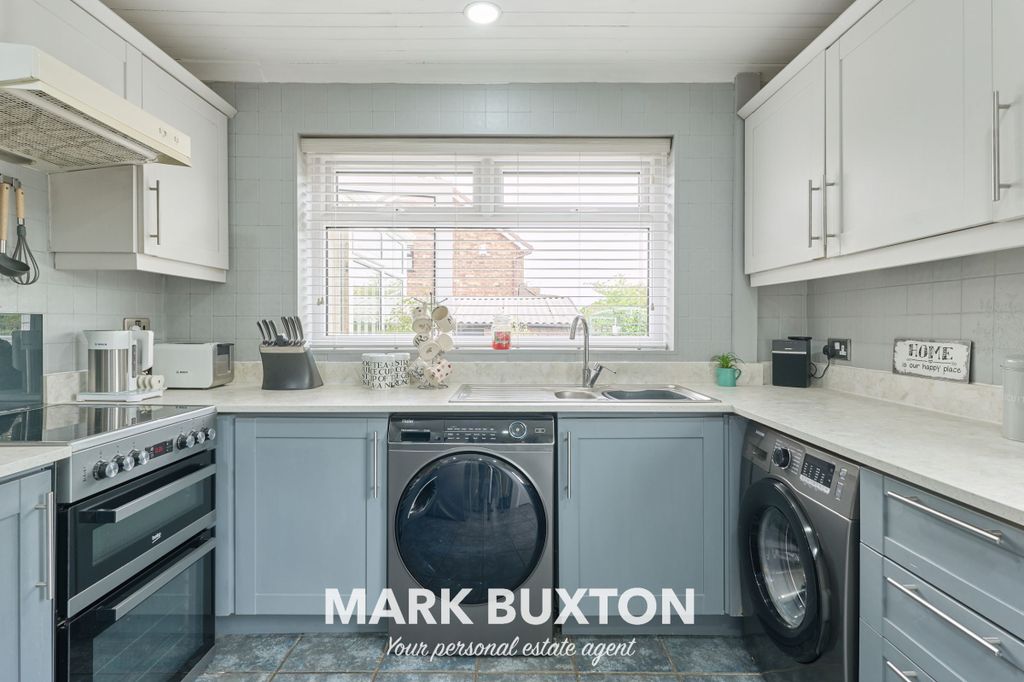 Property photo 2 of 31