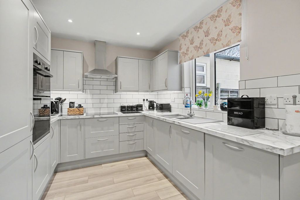 Property photo 2 of 15 Kitchen