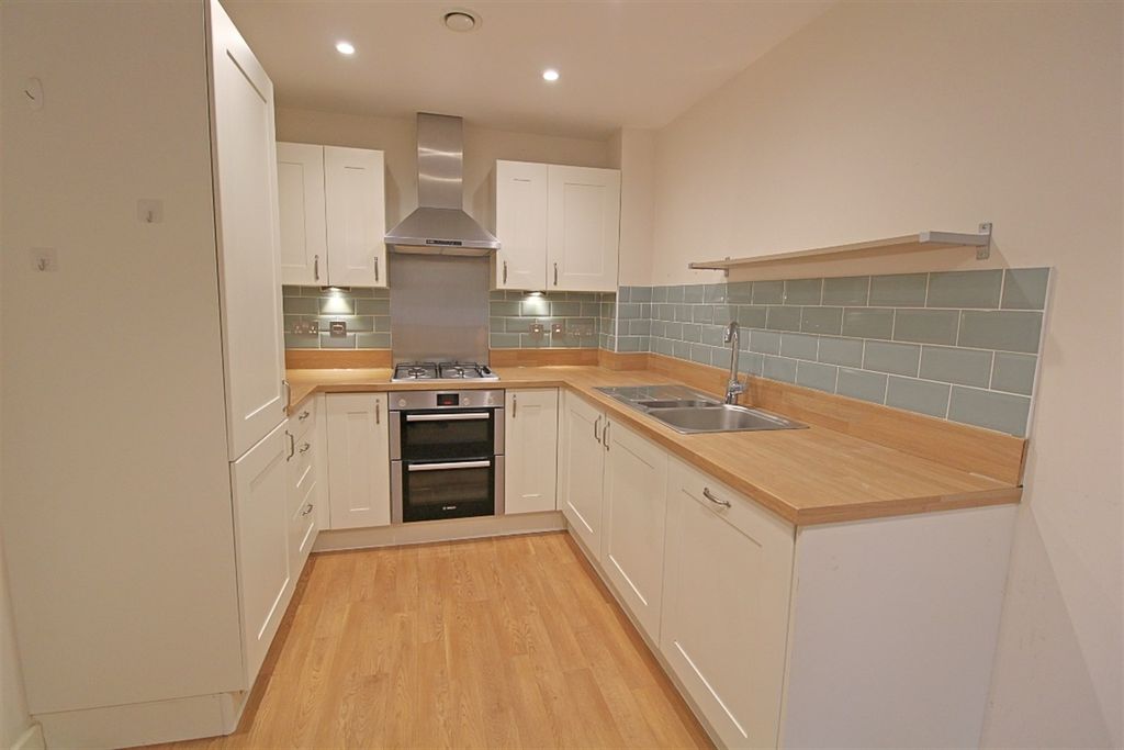 Property photo 3 of 12 Kitchen