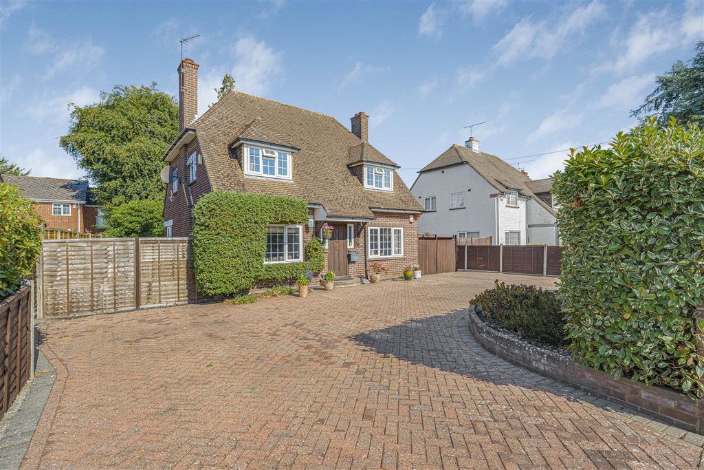 Property photo 1 of 24 2 Court Cl, Maidenhead Sl6 2DL23.Jpg