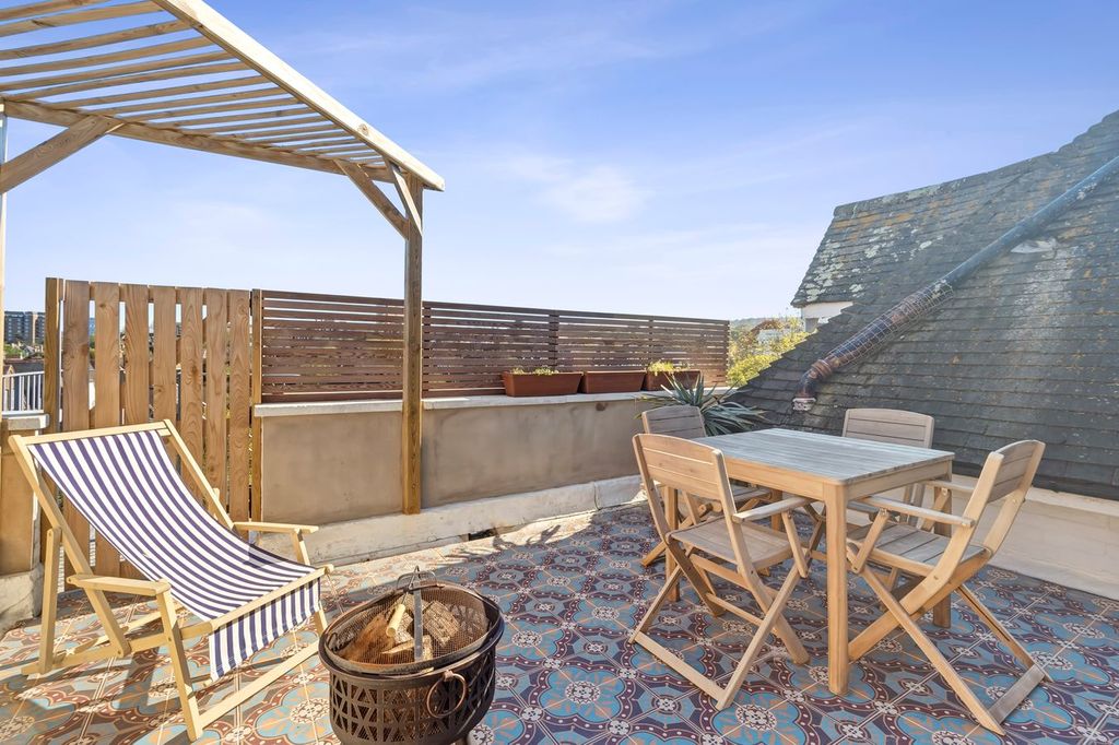 Property photo 2 of 46