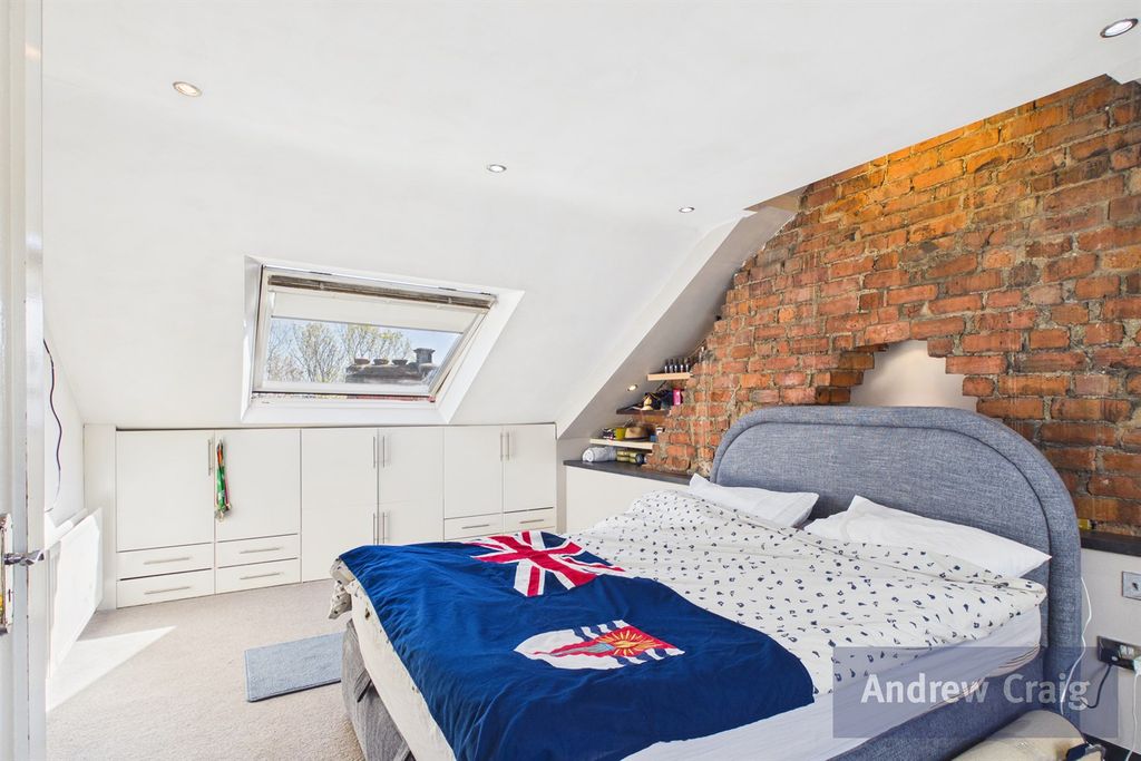 Property photo 3 of 15 Master Bedroom