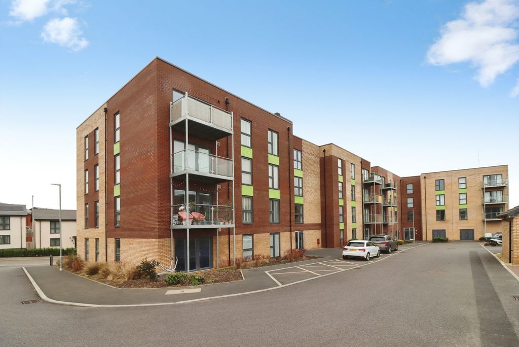 Property photo 2 of 18 Front