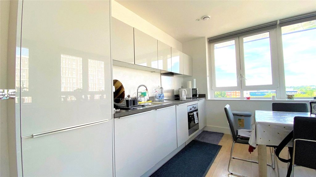 Property photo 3 of 6 Picture No. 12