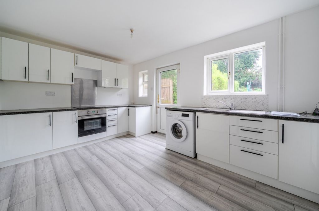 Property photo 3 of 23 1447539-10-69Df56Ab7077d