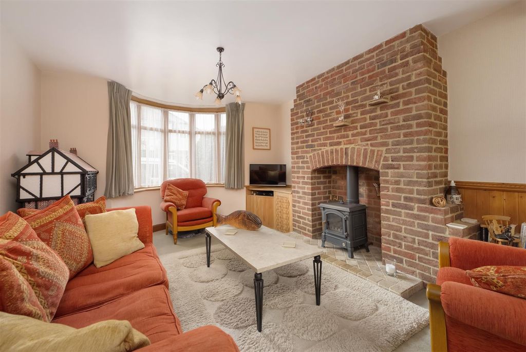 Property photo 3 of 19 Fitzroy Road, Tankerton, Whitstable