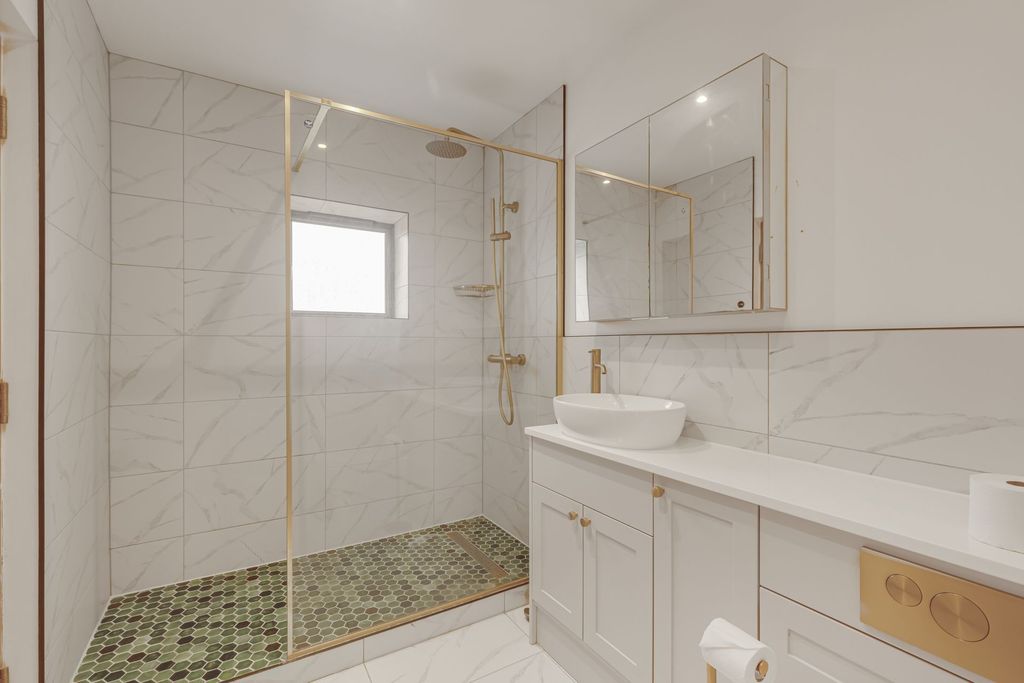 Property photo 3 of 12 Photo 21