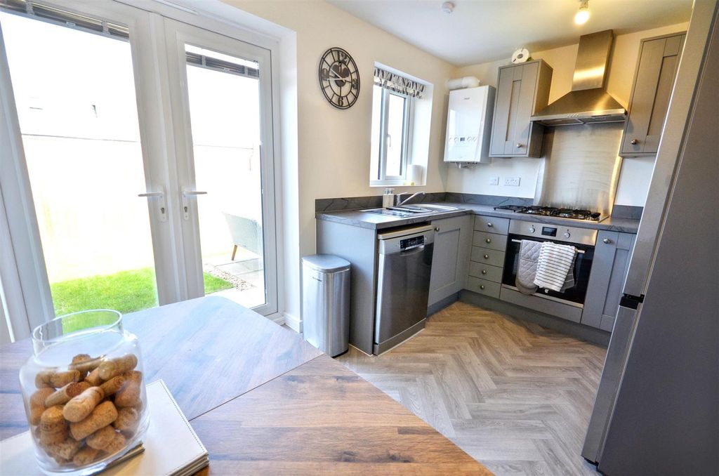 Property photo 3 of 12 Dining Kitchen