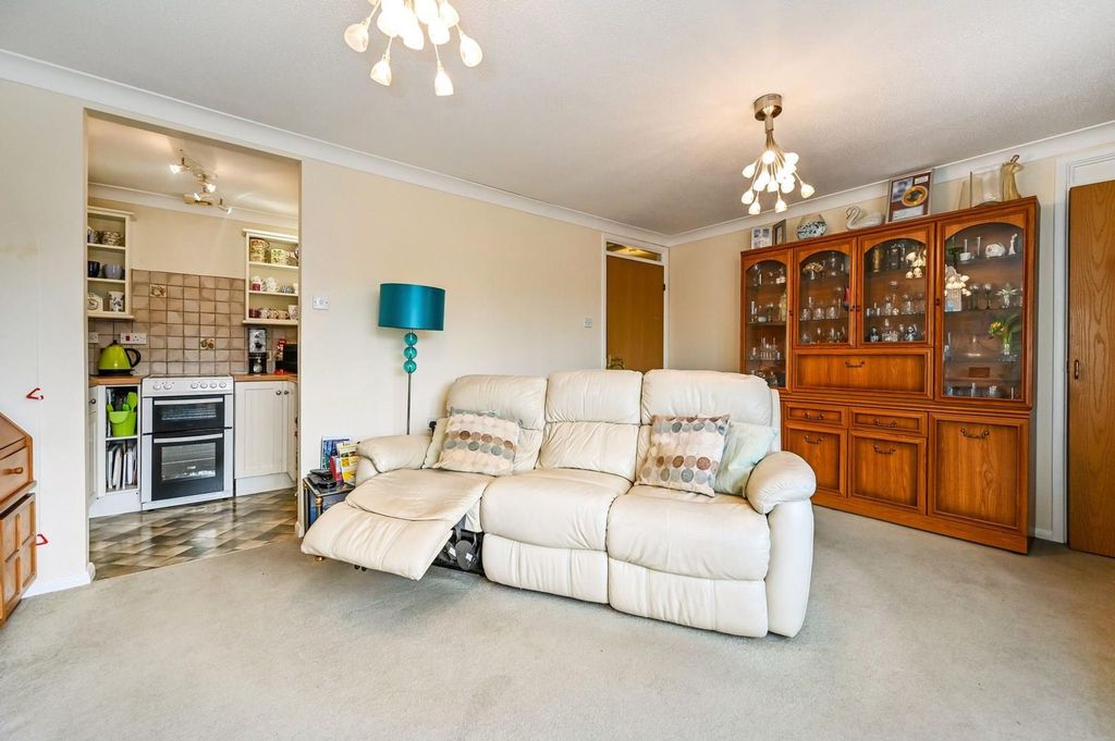 Property photo 2 of 11