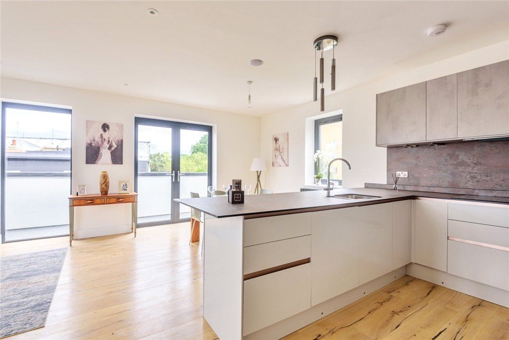 Property photo 1 of 10 Kicthen