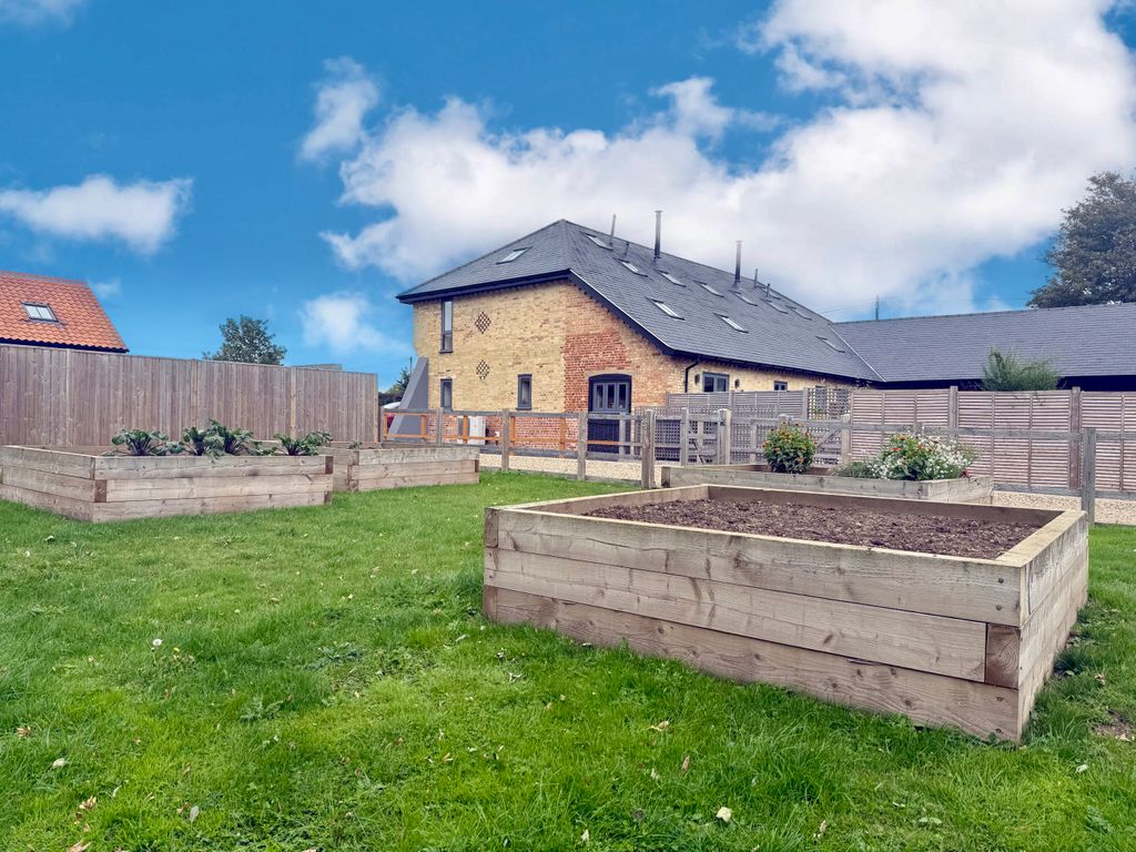 Property photo 2 of 26