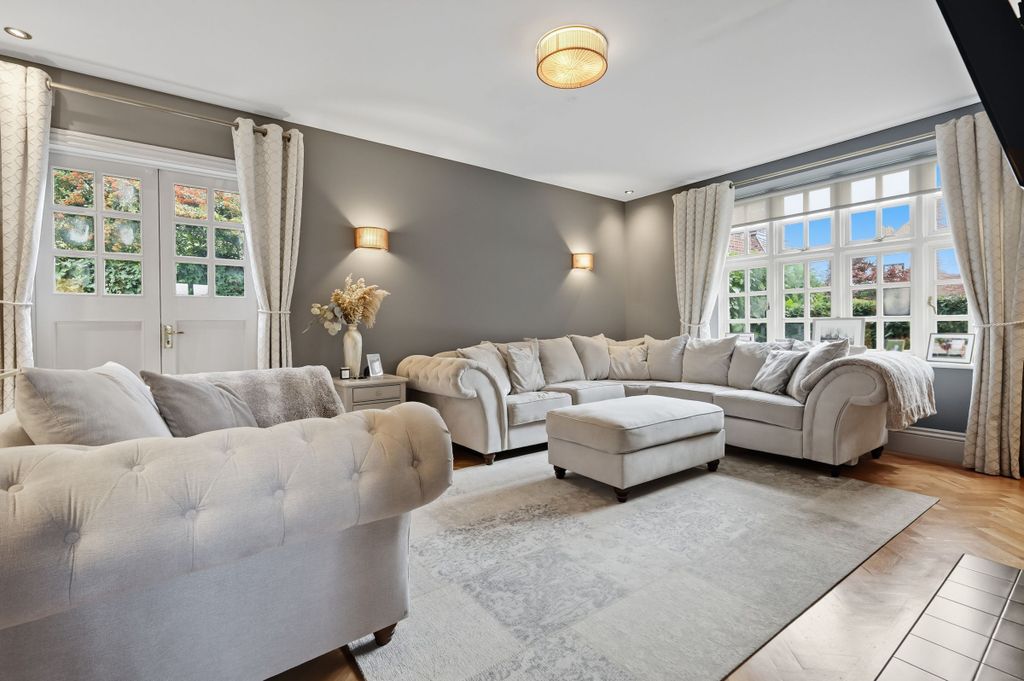 Property photo 2 of 50