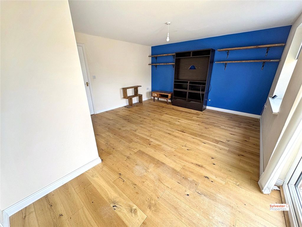 Property photo 2 of 24 Picture No. 15