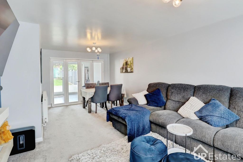 Property photo 3 of 18 Lounge/Diner