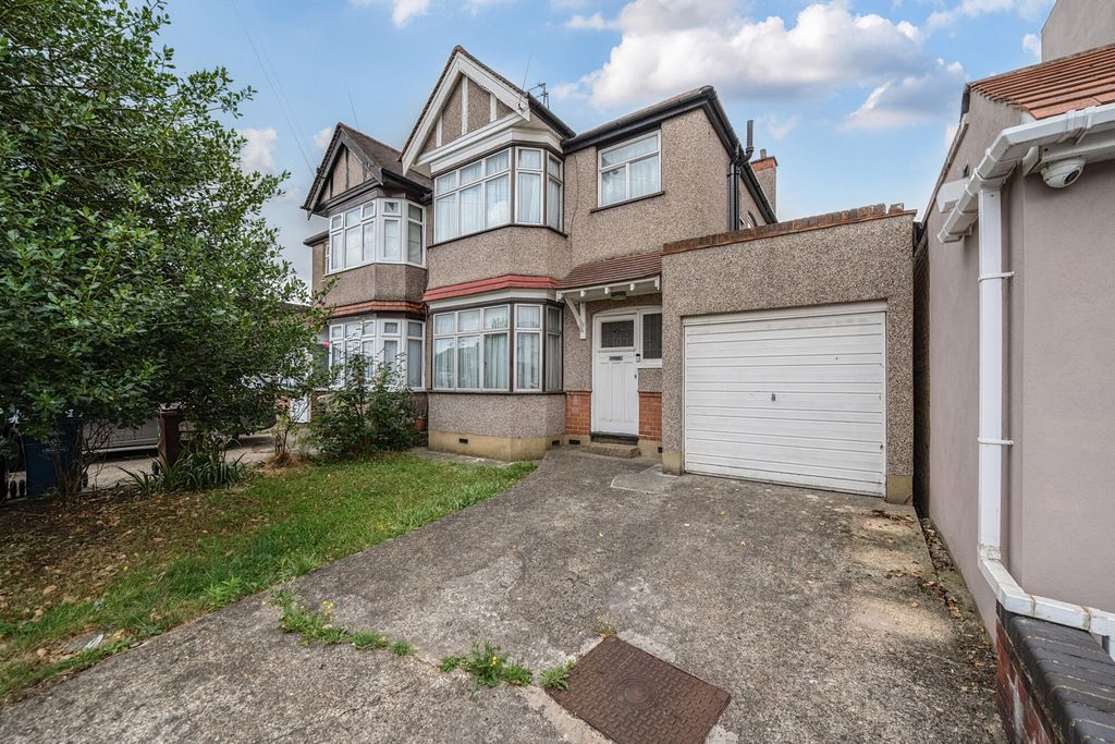 Property photo 1 of 19 1327377-18-687673...