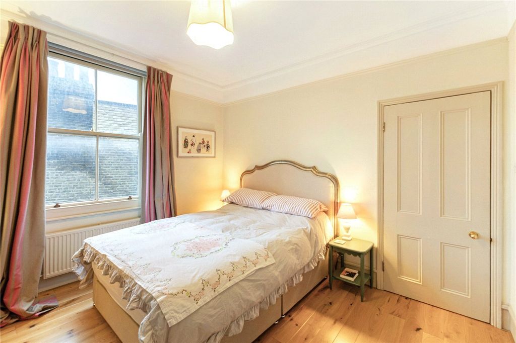 Property photo 3 of 11 Principal Bedroom
