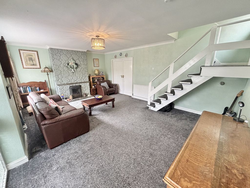 Property photo 2 of 21