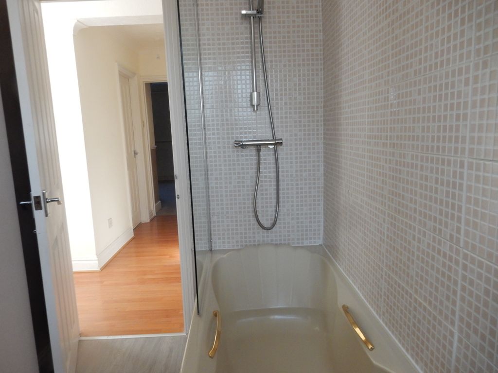 Property photo 2 of 10 Bathroom