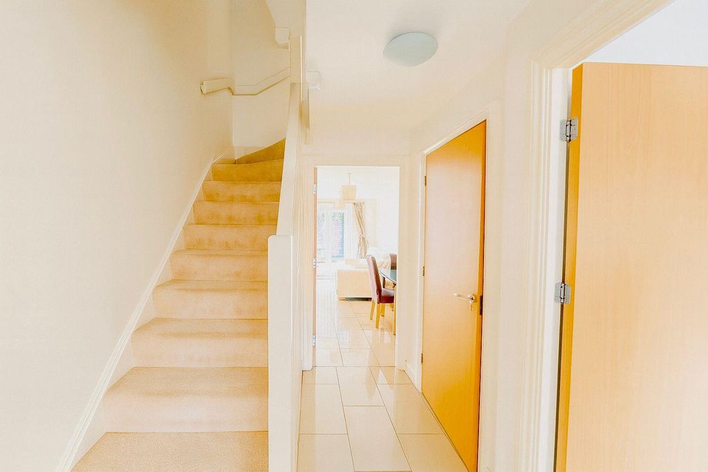 Property photo 1 of 18 Downstiars