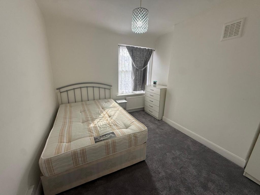 Property photo 1 of 11 Bedroom